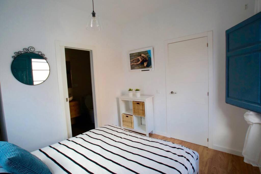 Lovely Flat Fira Mwc