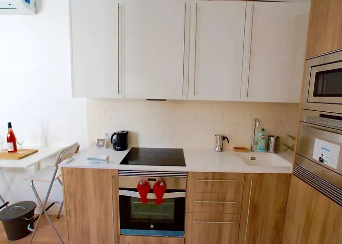 Lovely Flat Fira Mwc