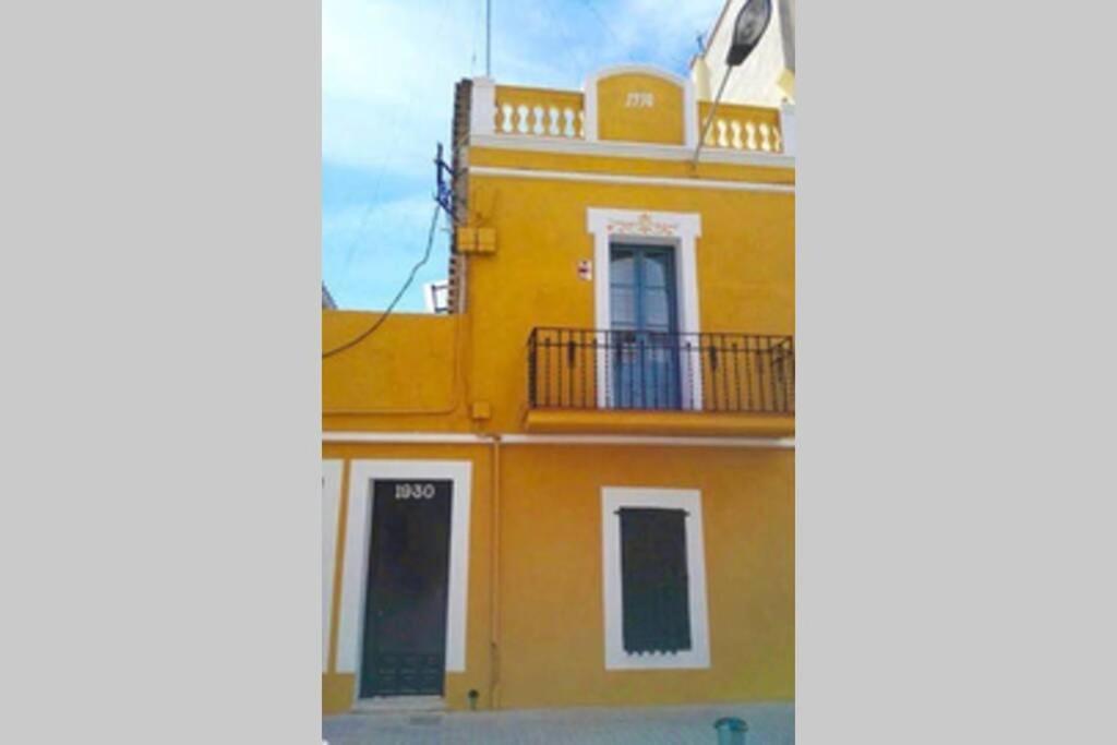 Apartment Lovely Flat Fira Mwc